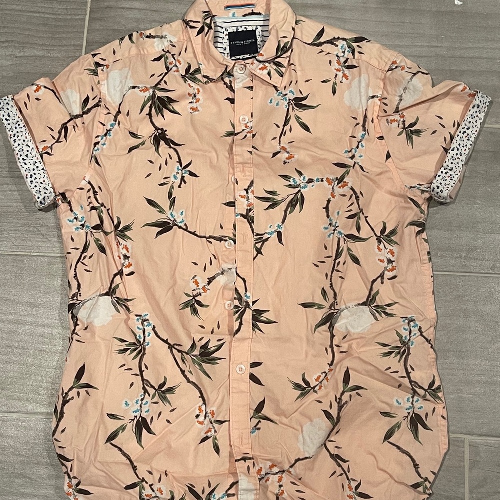 Denim & Flower short sleeve button up size M.